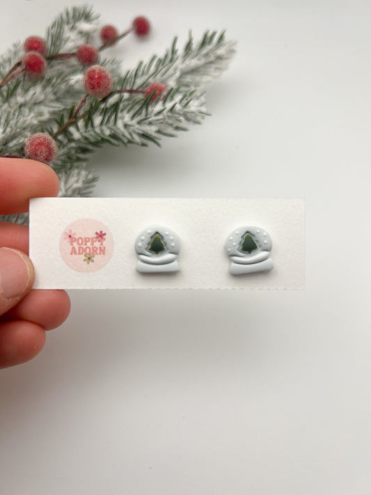 Snow globe studs