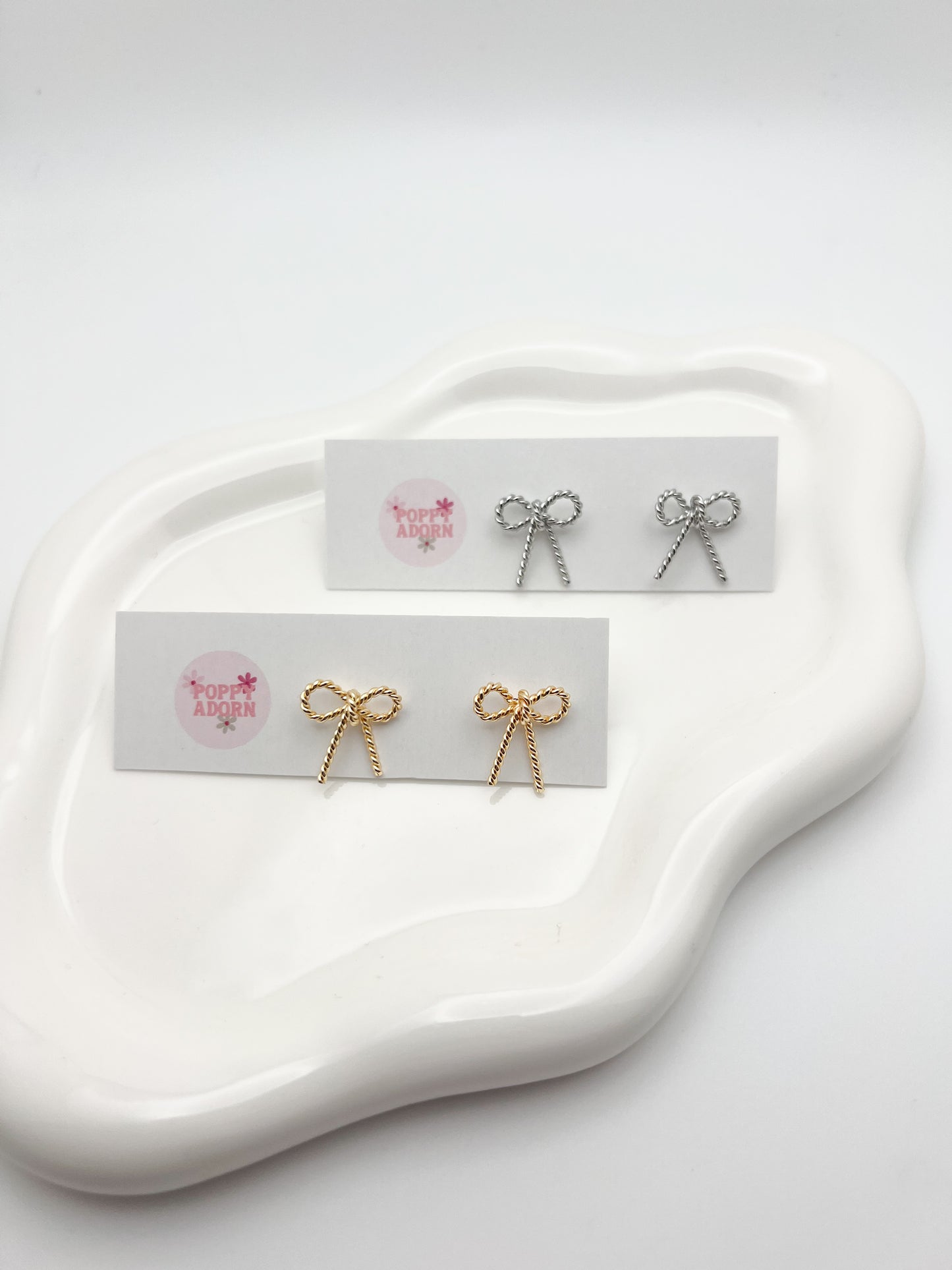 Knot bow studs